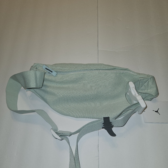 Nike Jordan Crossbody Waist Bag/Hip Pack Unisex Small (Pistachio Frost) - Picture 6 of 12